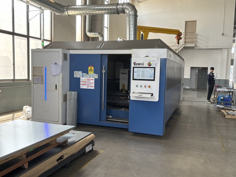 �����и��